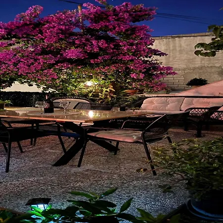 Elegant With Garden Terrace - Two Bedroom 트로기르