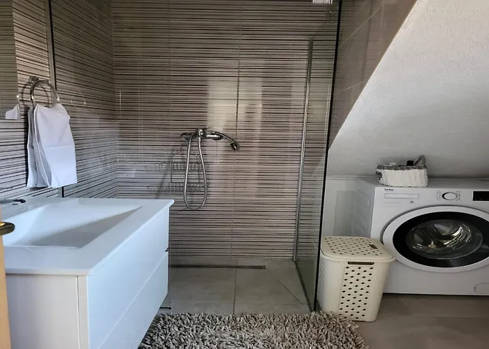 Elegant With Garden Terrace - Two Bedroom * 트로기르