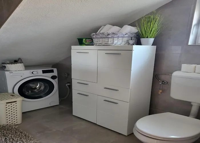 Apartment Elegant With Garden Terrace - Two Bedroom *