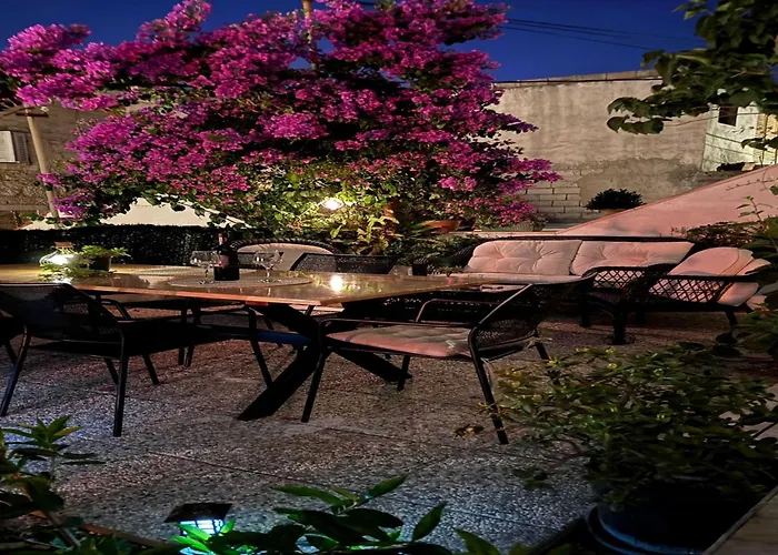 Elegant With Garden Terrace - Two Bedroom Trogir