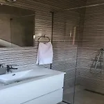 Elegant With Garden Terrace - Two Bedroom Appartamento *
