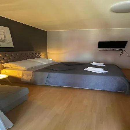 Appartement Elegant With Garden Terrace - Two Bedroom
