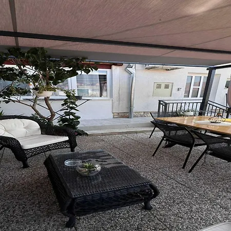 Appartement Elegant With Garden Terrace - Two Bedroom *