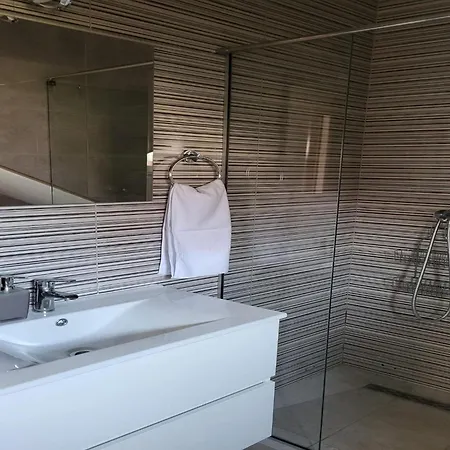 Elegant With Garden Terrace - Two Bedroom Appartement *