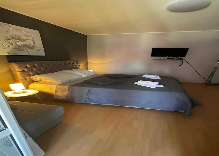 公寓 Elegant With Garden Terrace - Two Bedroom